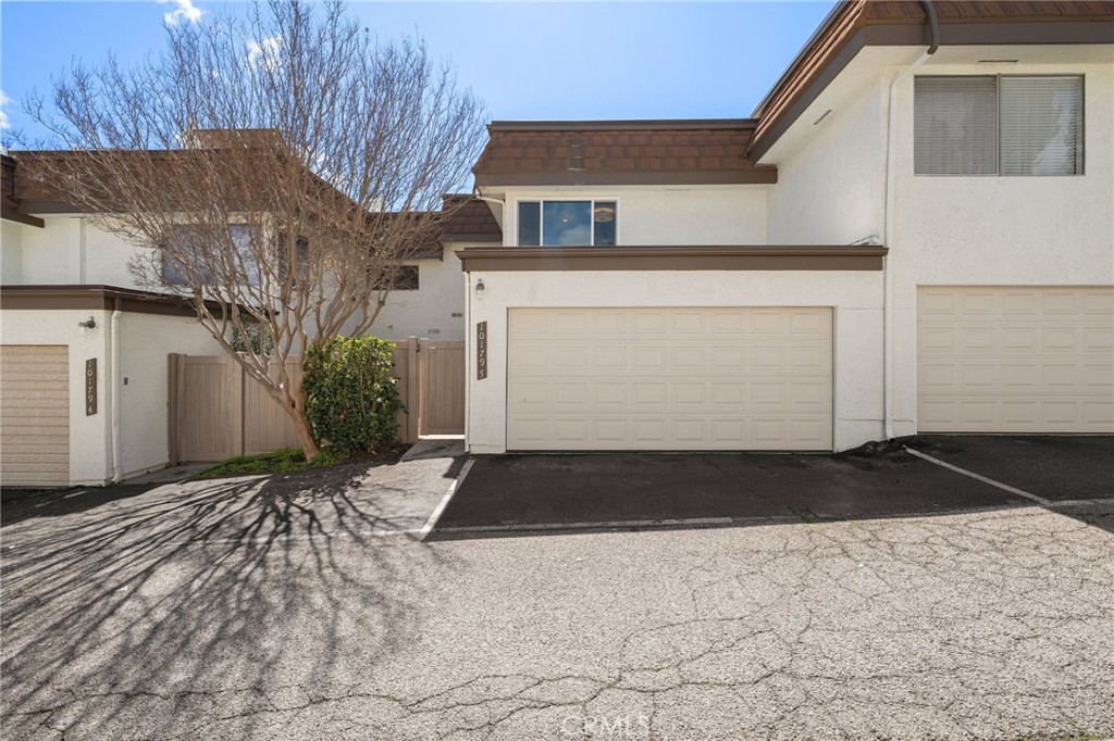 10179 Larwin Avenue, Unit 5 Chatsworth, CA 91311 - Photo 38 of 53 a front view of a house