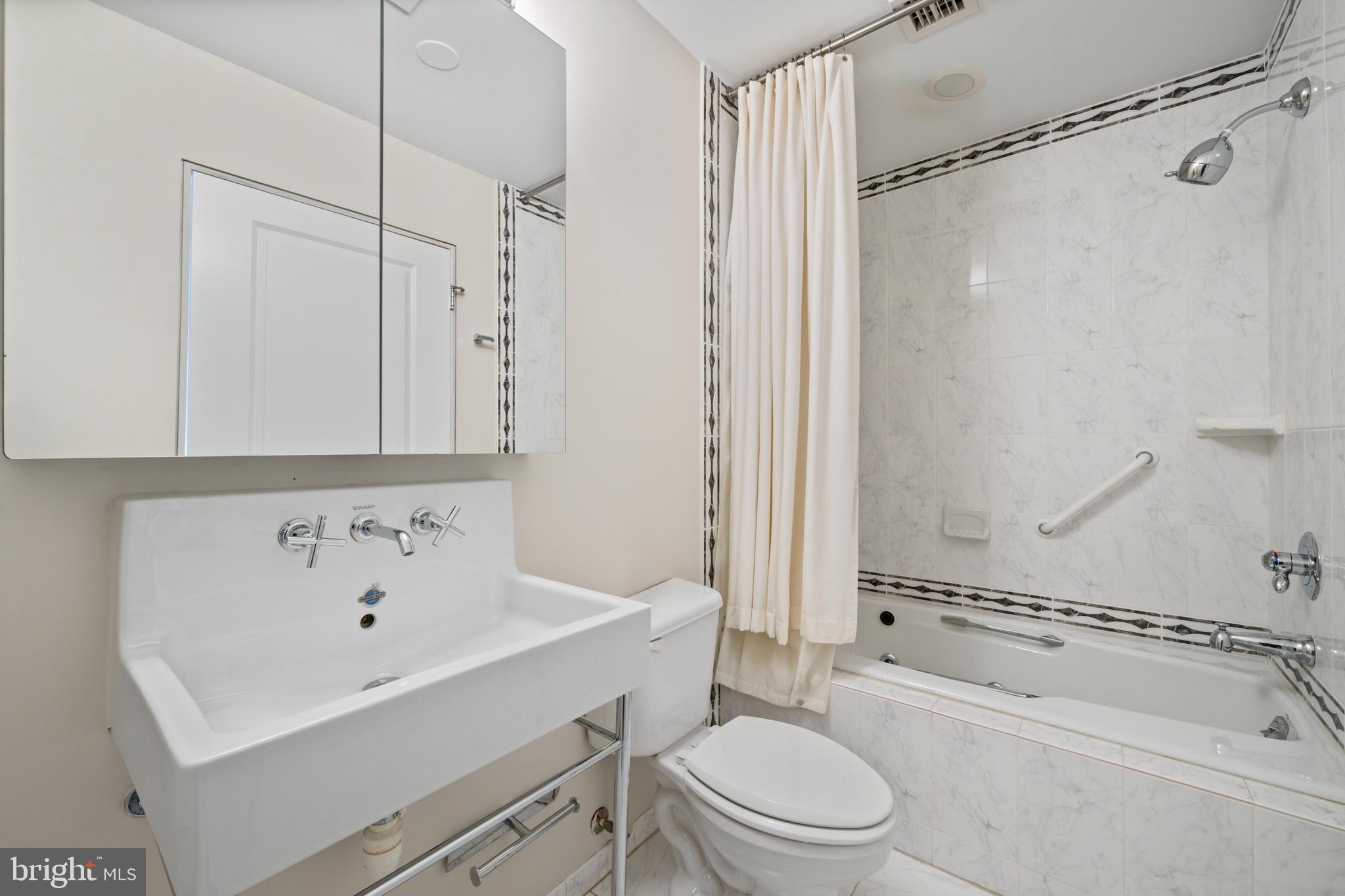 717 President Street, Unit 504 Baltimore, MD 21202 - Photo 21 of 29 a bathroom with a sink a toilet and a bathtub