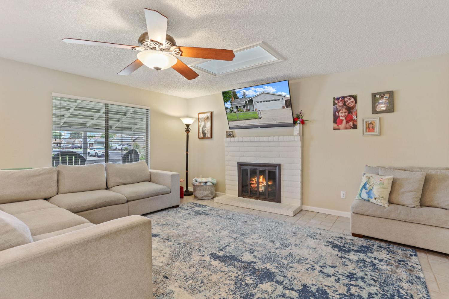 757 Clemens Court Ripon, CA 95366 - Photo 4 of 34