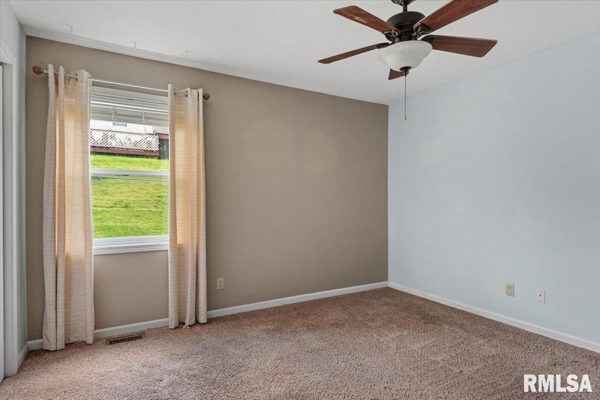 1524 Maureen Court Springfield, IL 62702 - Photo 11 of 29