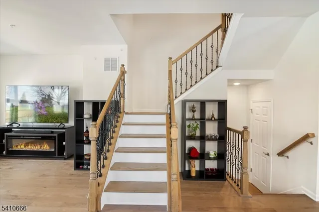 $879,900 | 55 Landmark Lane, Fair Lawn, NJ 07410