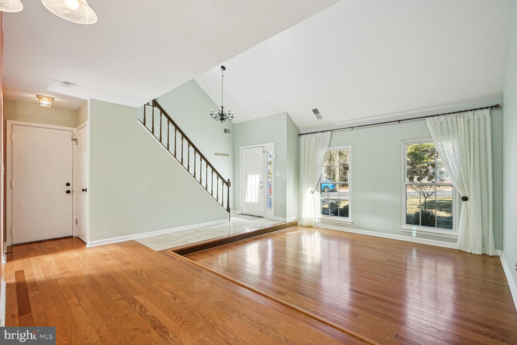 13601 Springhaven Drive Chantilly, VA 20151 - Photo 5 of 30