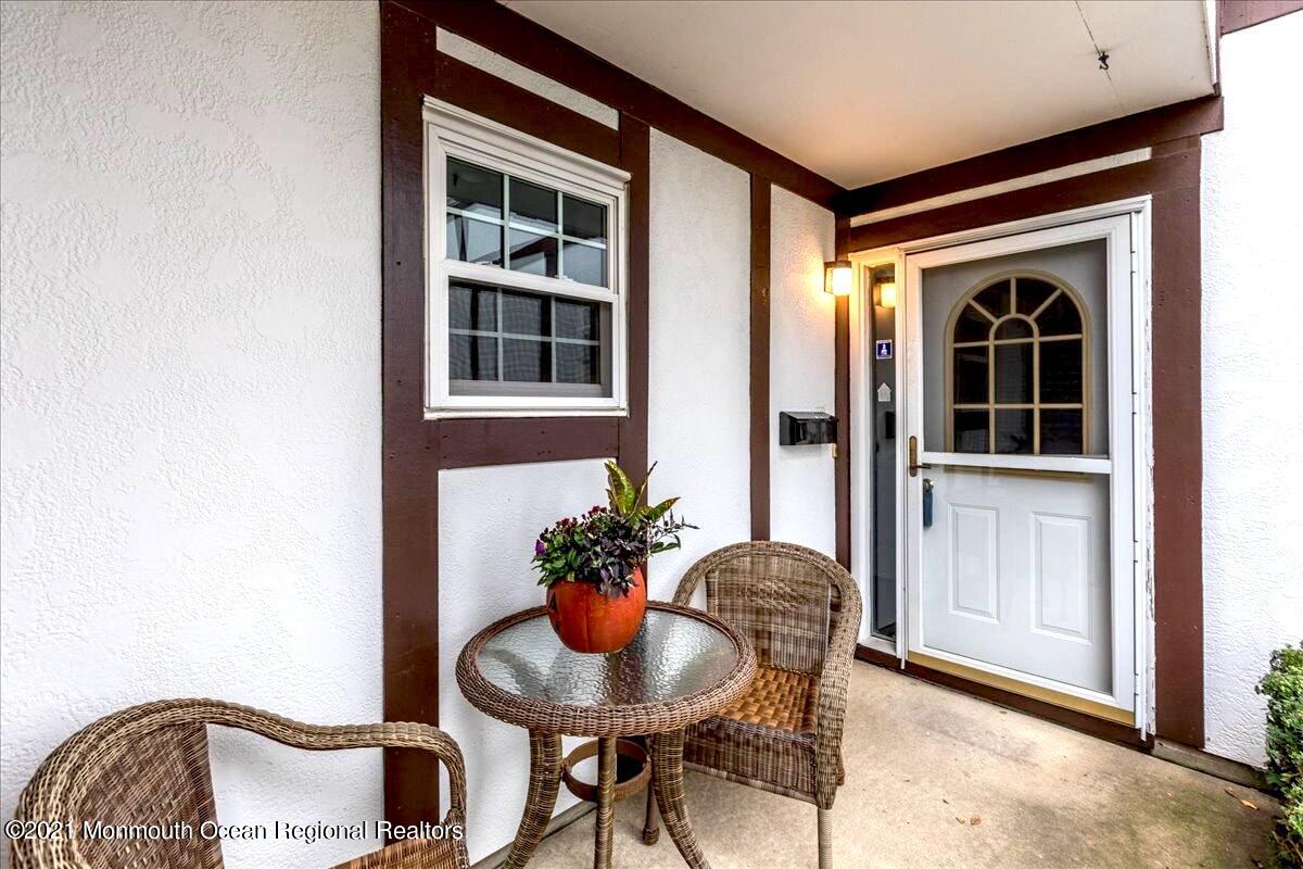 121 Walnut Drive Spring Lake Heights, NJ 07762 - Photo 5 of 44 a dining room with furniture and window