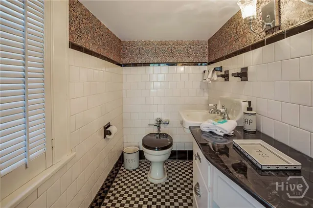 $10,000 | 624 East Victory Drive, Savannah, GA 31405