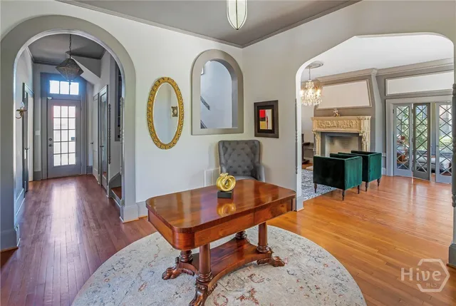 $10,000 | 624 East Victory Drive, Savannah, GA 31405