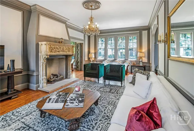 $10,000 | 624 East Victory Drive, Savannah, GA 31405