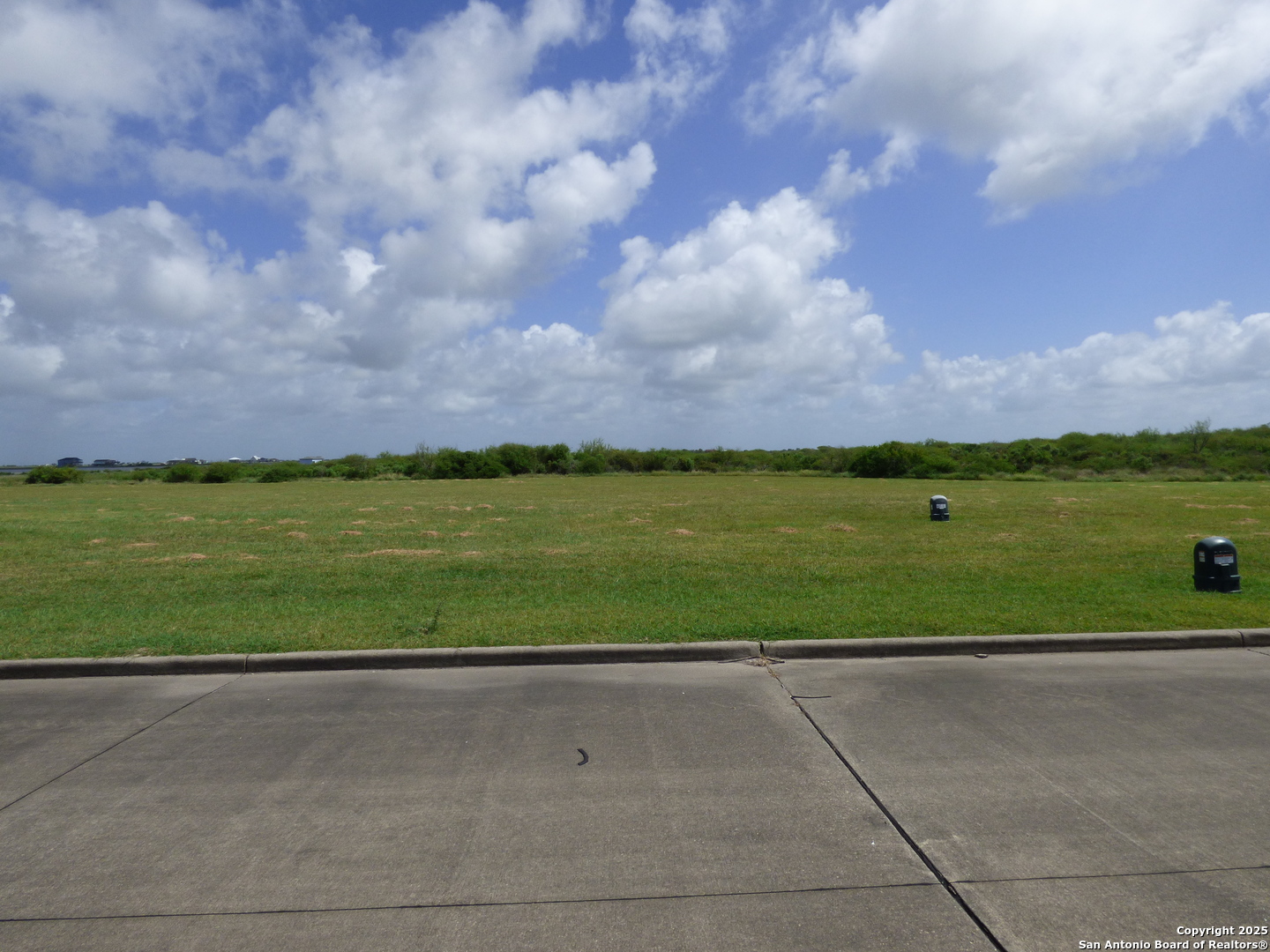 3414 Beachside Boulevard Palacios, TX 77465 - Photo 21 of 22 a view of a big yard with a big yard