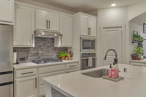 $498,990 | 530 West Cascade Heights Drive, Montgomery, TX 77316