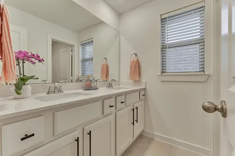 $498,990 | 530 West Cascade Heights Drive, Montgomery, TX 77316