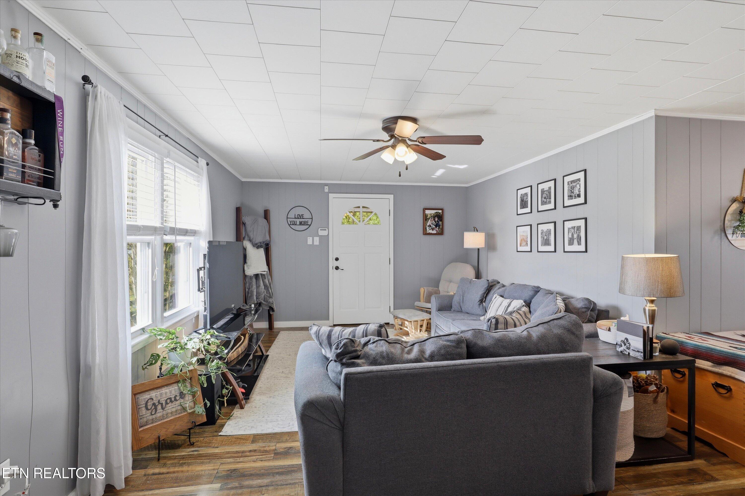 224 West Millers Cove Road Walland, TN 37886 - Photo 11 of 39 Living Room