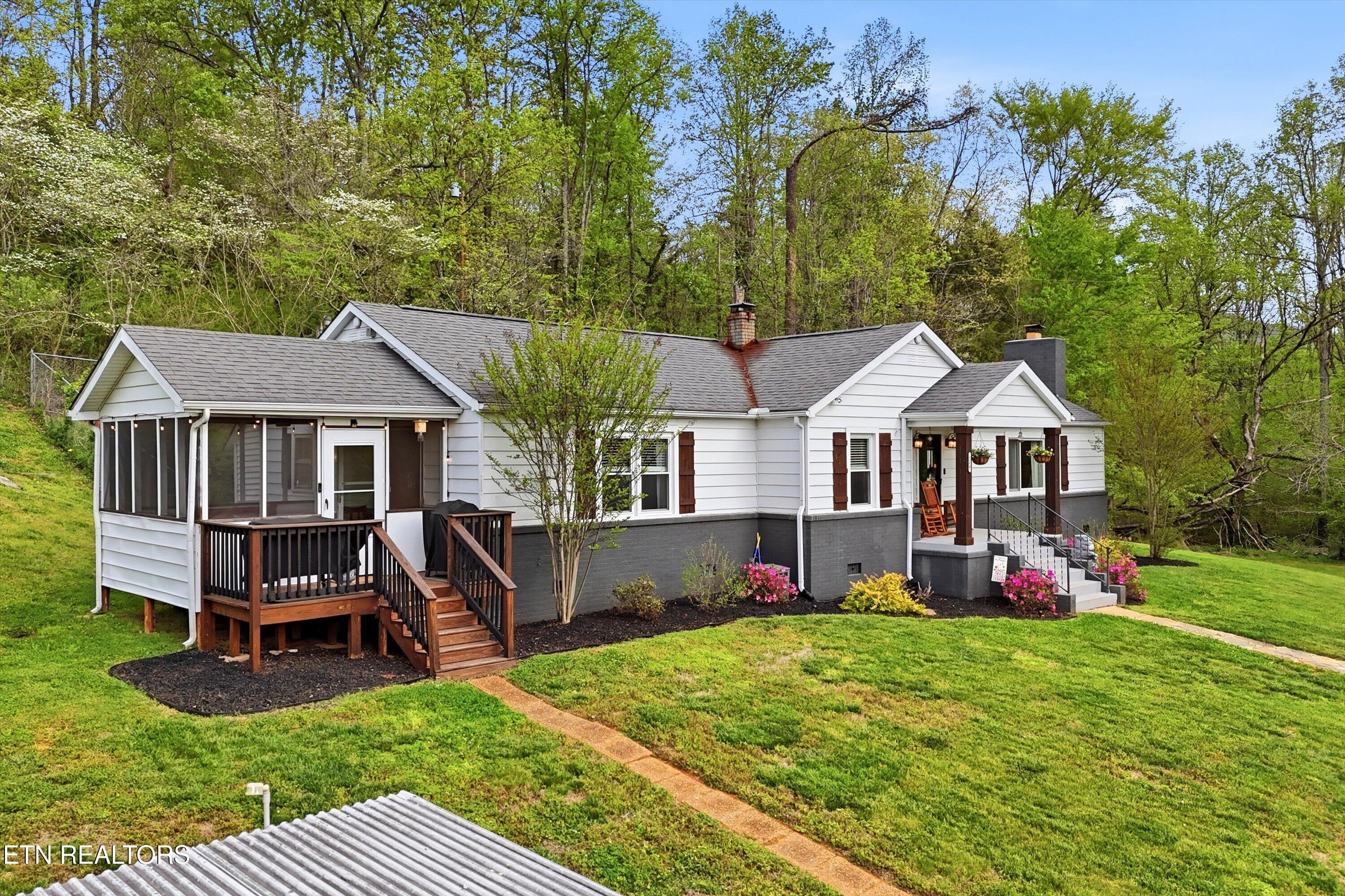 224 West Millers Cove Road Walland, TN 37886 - Photo 3 of 39 Front