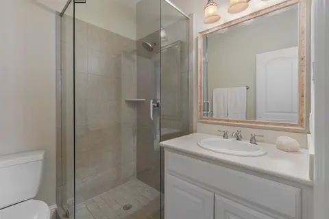$750,000 | 6166 Stapleford Circle, Dallas, TX 75252