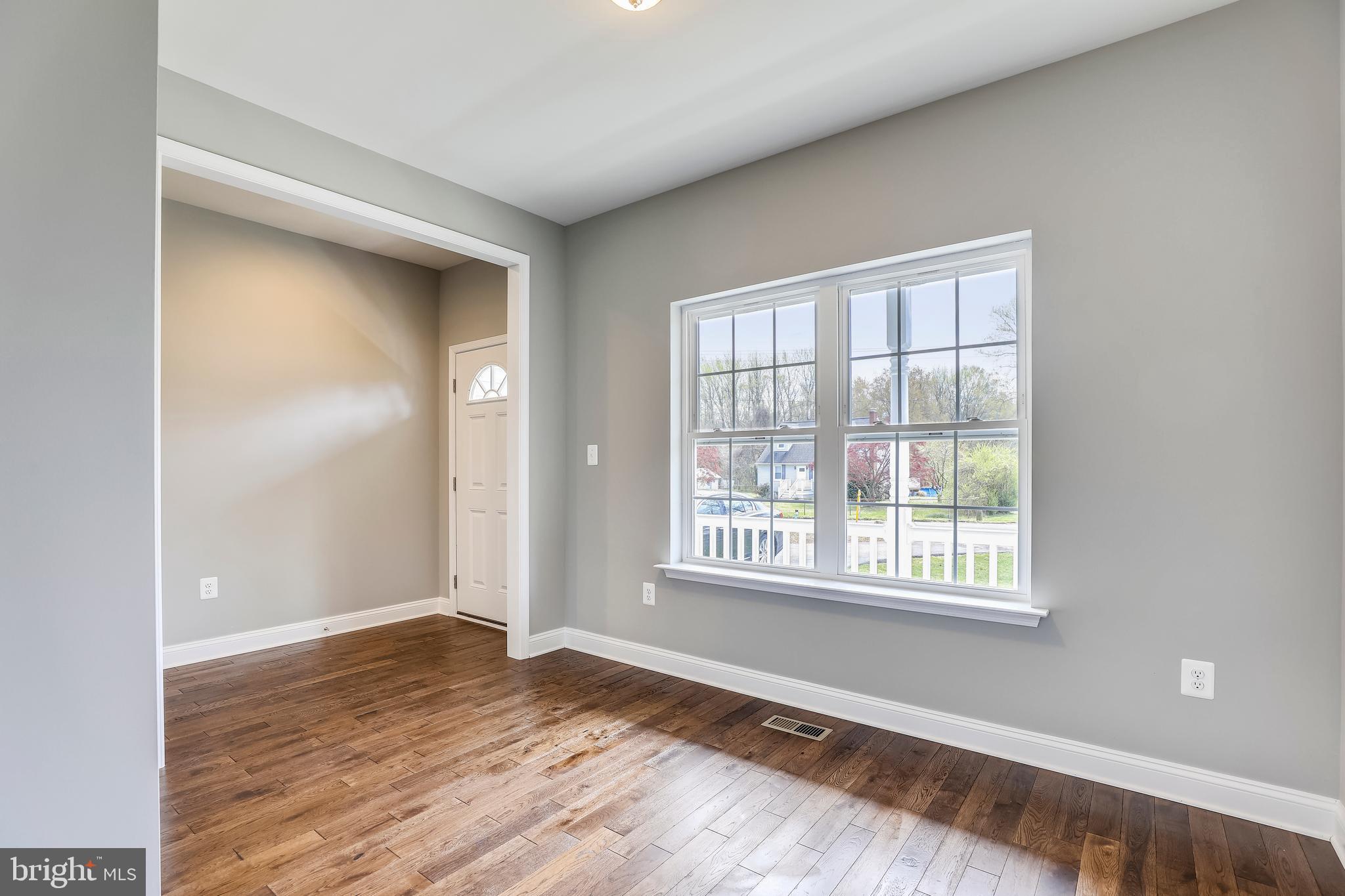638 Powhatan Beach Road Pasadena, MD 21122 - Photo 5 of 32 DEN/OFFICE ROOM OFF ENTRANCE