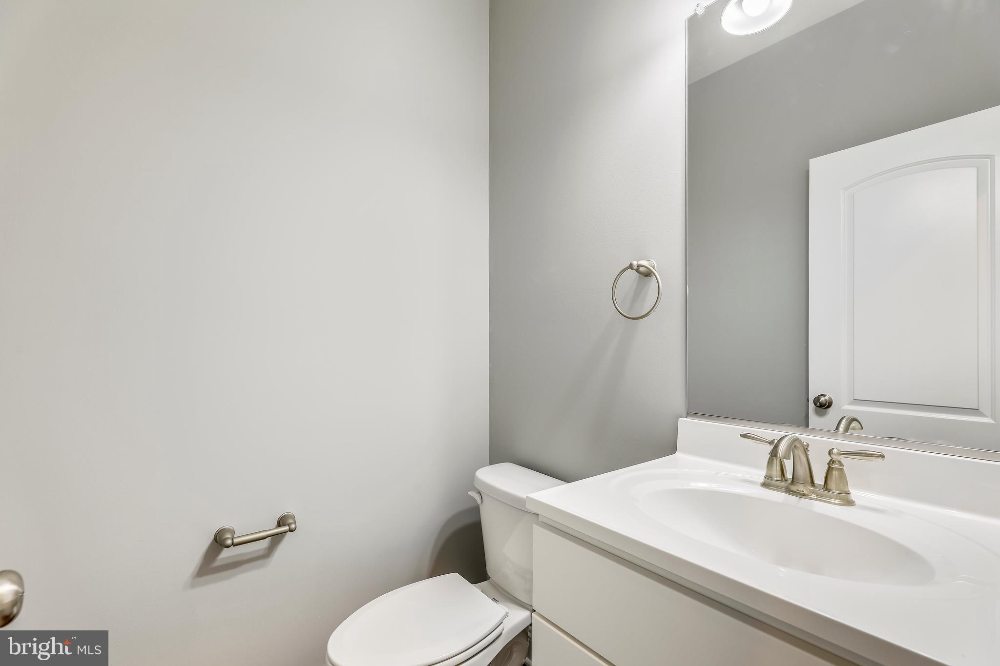 638 Powhatan Beach Road Pasadena, MD 21122 - Photo 8 of 32 HALF BATH (MAIN lEVEL)