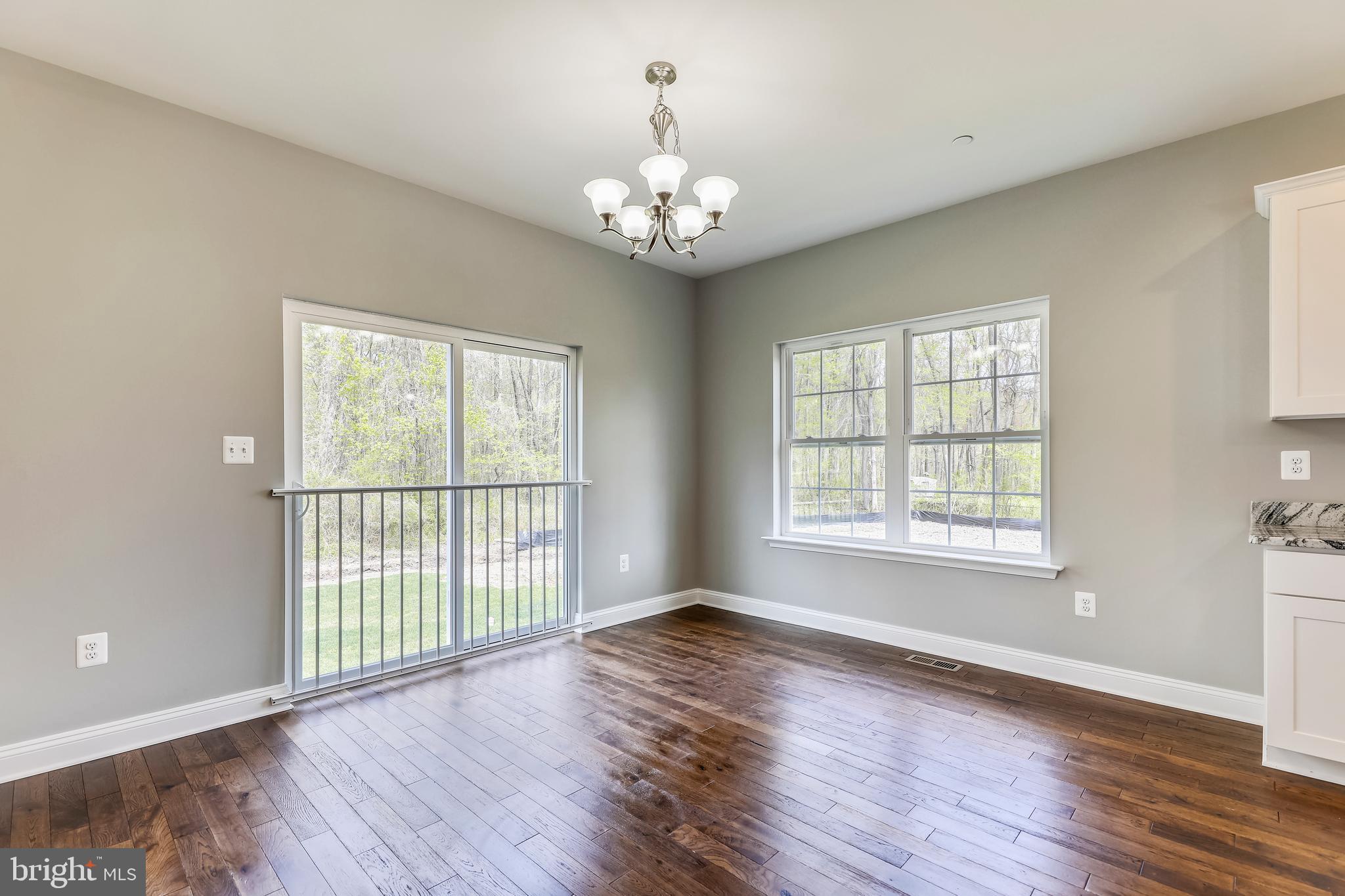 638 Powhatan Beach Road Pasadena, MD 21122 - Photo 9 of 32 SPACIOUS DINING AREA