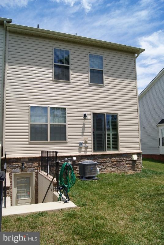 35 Driver Square Front Royal, VA 22630 - Photo 6 of 21 Exterior (Rear)