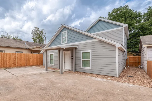 $1,795 | 2725 Avenue F, Unit RR, Rosenberg, TX 77471