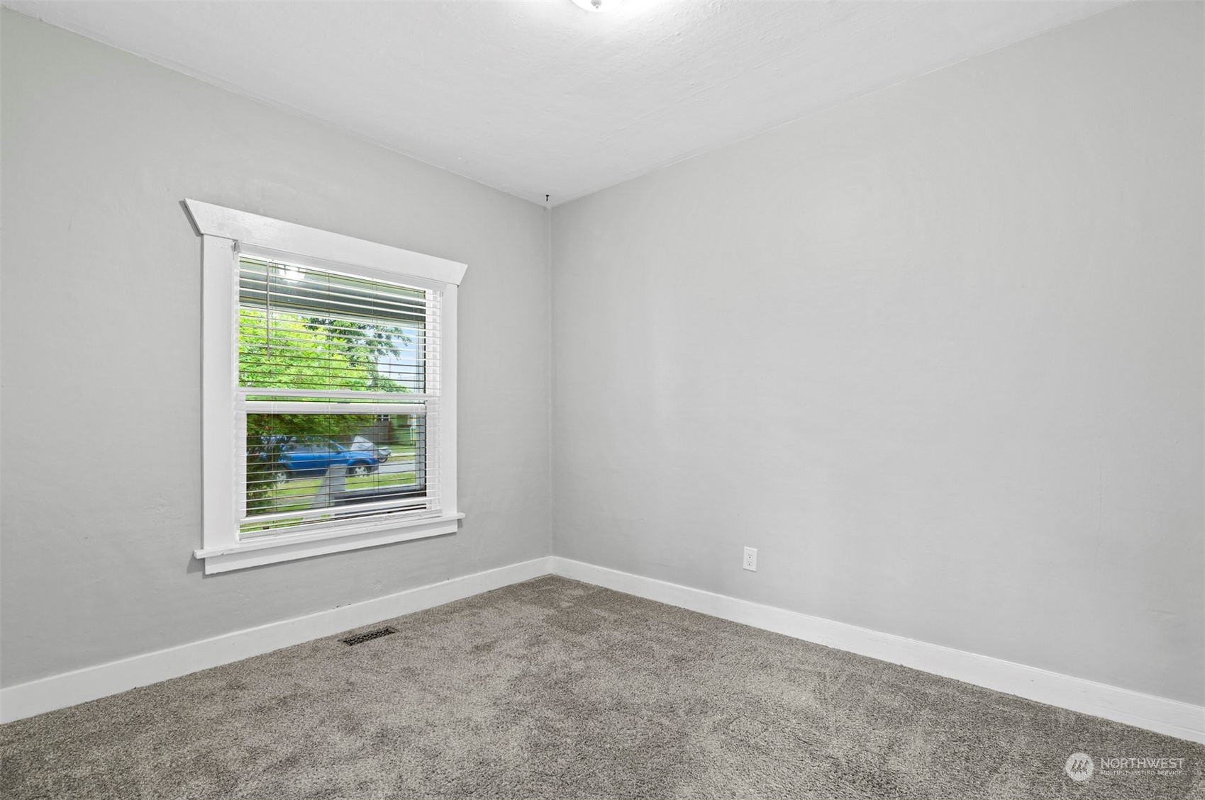 3015 21st Street Everett, WA 98201 - Photo 8 of 26 an empty room with a window