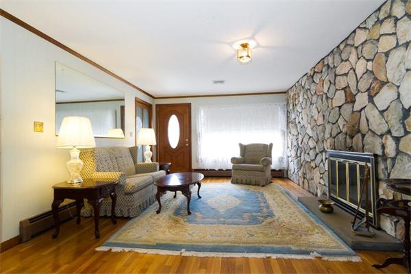 23 Augustus Road Waltham, MA 02452 - Photo 3 of 20 Gallery Image 3