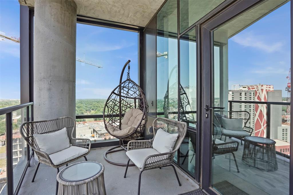 70 Rainey Street, Unit 1409 Austin, TX 78701 - Photo 22 of 38 Sunroom / solarium with a balcony and a city view