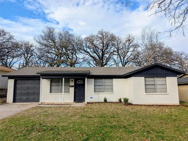 $1,750 | 5553 Patton Drive, Fort Worth, TX 76112