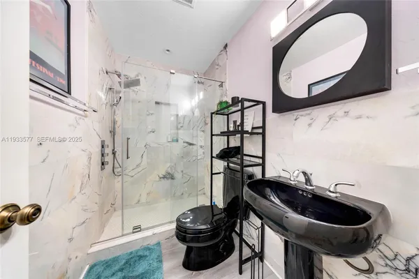$6,900 | 1840 Tigertail Avenue, Miami, FL 33133