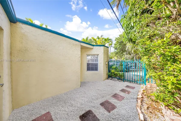 $6,900 | 1840 Tigertail Avenue, Miami, FL 33133