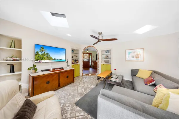 $6,900 | 1840 Tigertail Avenue, Miami, FL 33133