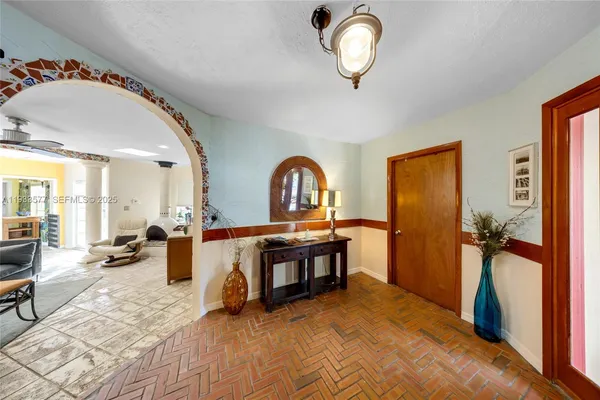 $6,900 | 1840 Tigertail Avenue, Miami, FL 33133