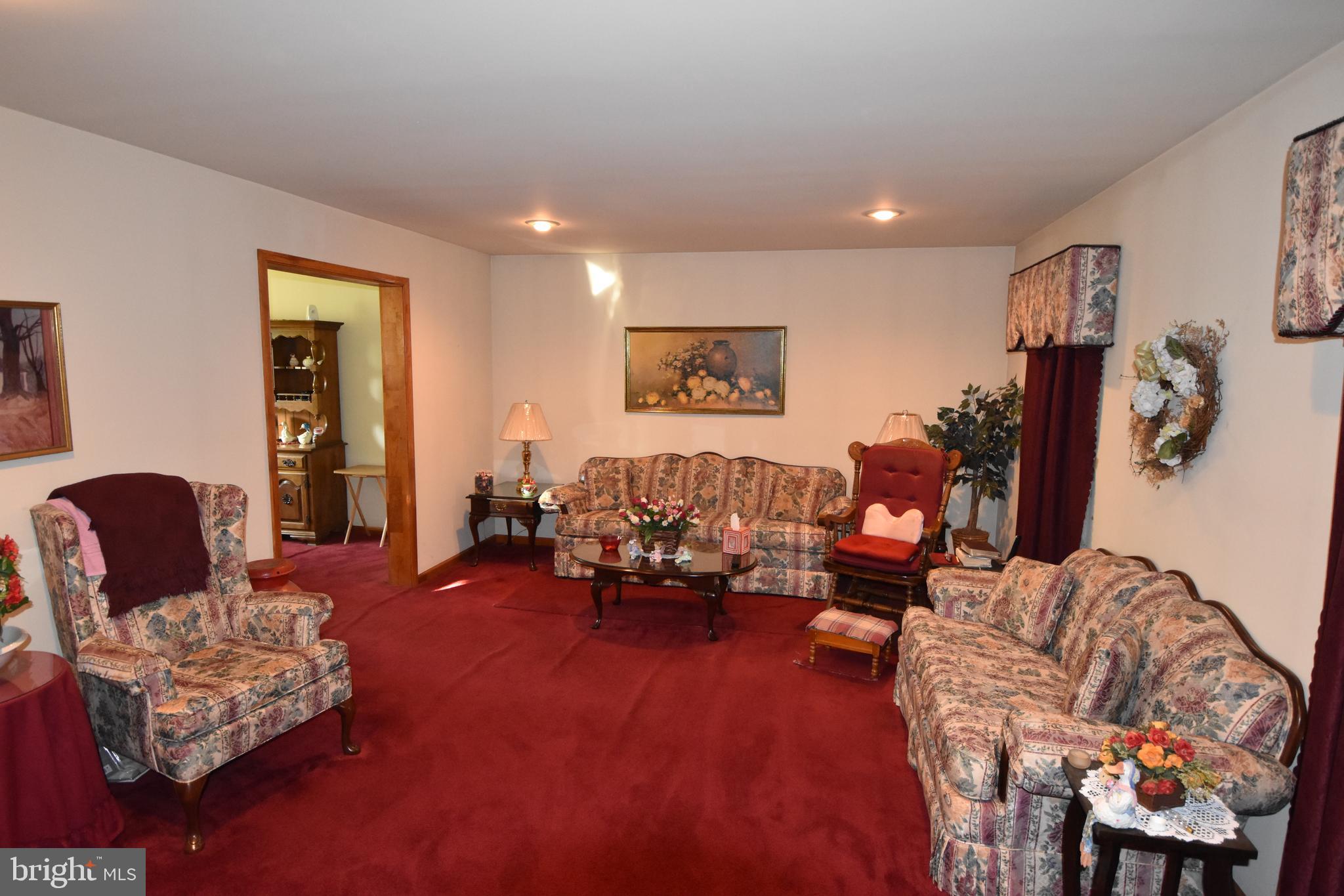 1002 West Orvilla Road Hatfield, PA 19440 - Photo 5 of 25 Living Room