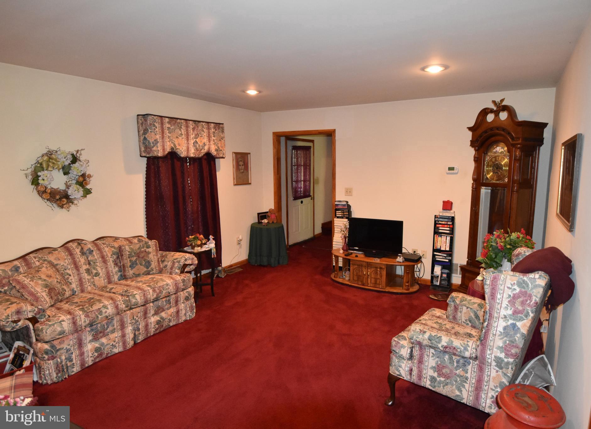 1002 West Orvilla Road Hatfield, PA 19440 - Photo 6 of 25 Living Room