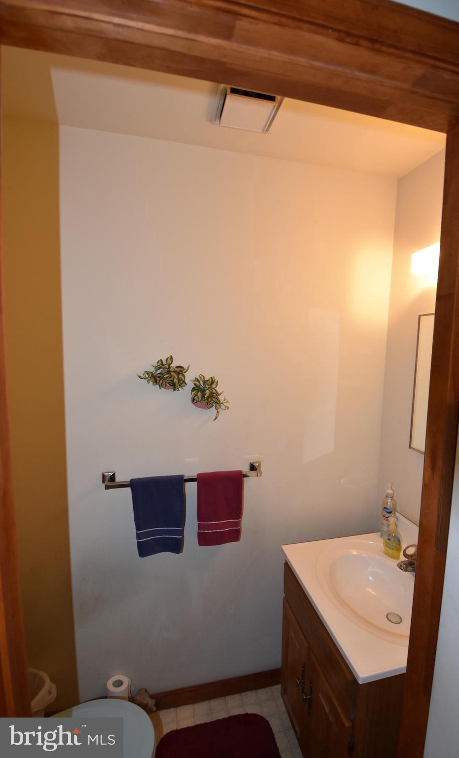 1002 West Orvilla Road Hatfield, PA 19440 - Photo 10 of 25 1st floor half bath