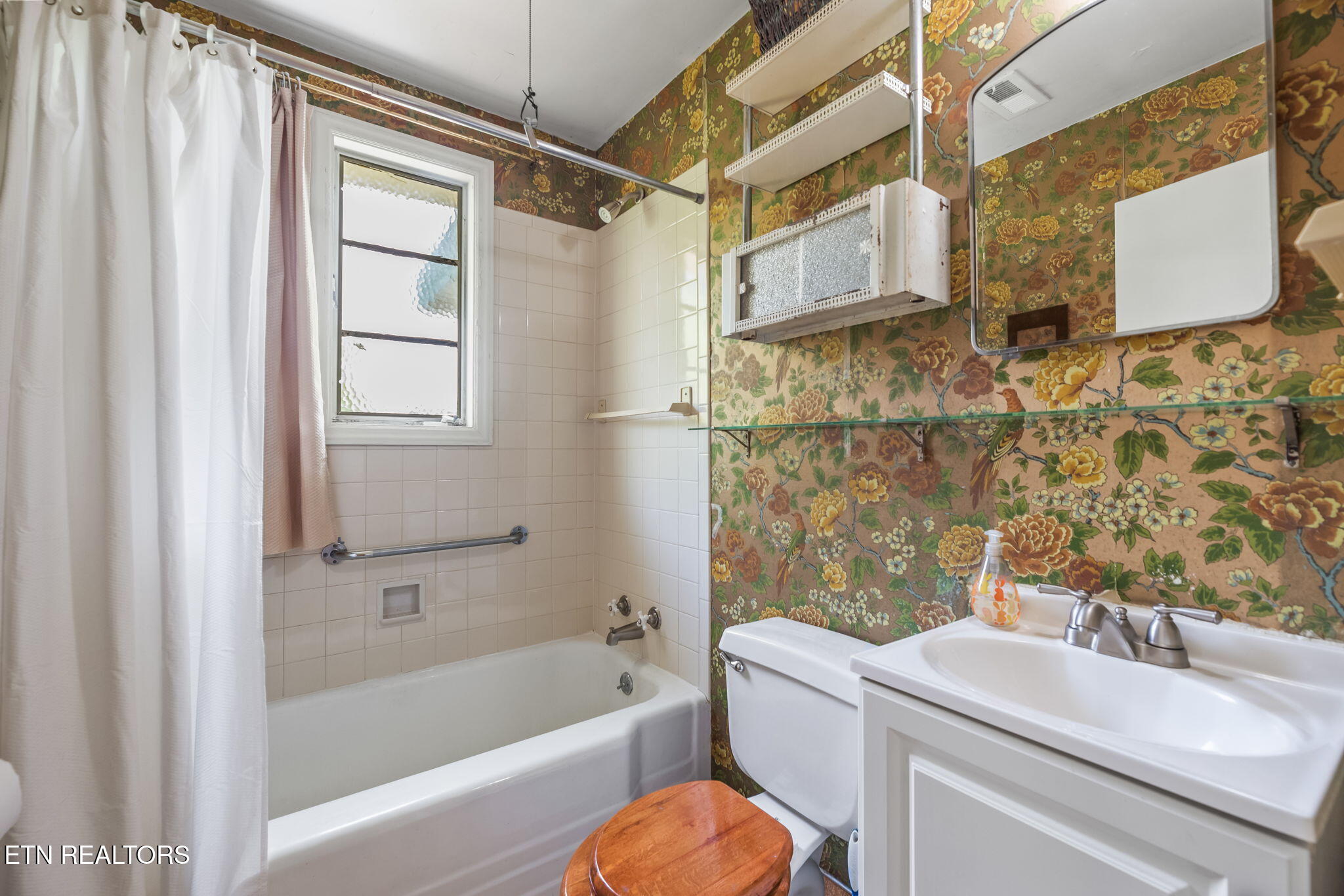 6109 Magazine Road Knoxville, TN 37920 - Photo 16 of 30 16 Bathroom