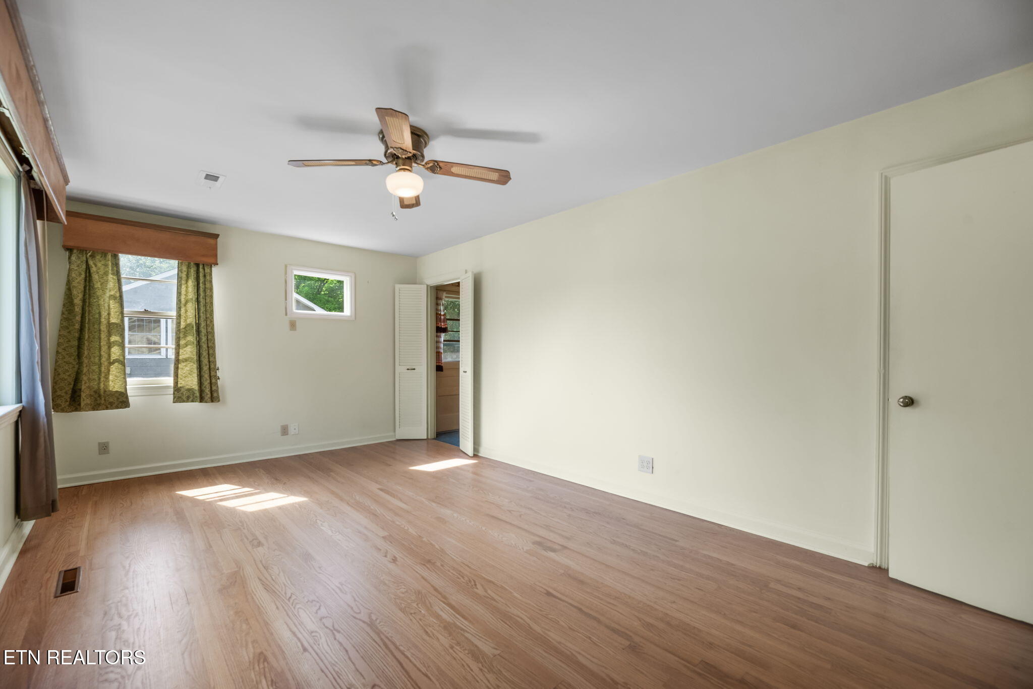 6109 Magazine Road Knoxville, TN 37920 - Photo 5 of 30 05 Living Room from Entry