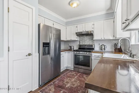 $399,900 | 10 Peachtree Lane, Unit 303, Jamesburg, NJ 08831