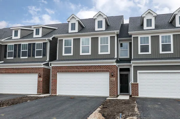 $3,200 | 535 Watercress Drive, Unit 535, Aurora, IL 60504