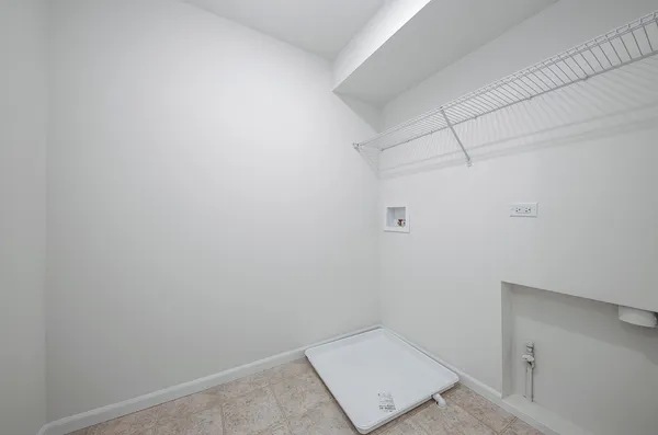 $3,200 | 535 Watercress Drive, Unit 535, Aurora, IL 60504