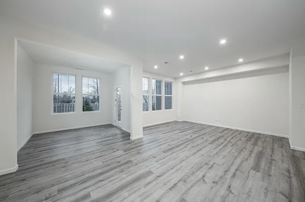 $3,200 | 535 Watercress Drive, Unit 535, Aurora, IL 60504