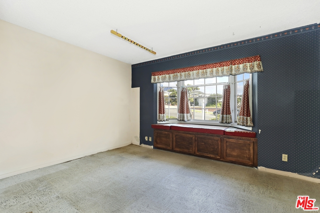 3703 Castlerock Road Malibu, CA 90265 - Photo 16 of 19 Gallery Image 16