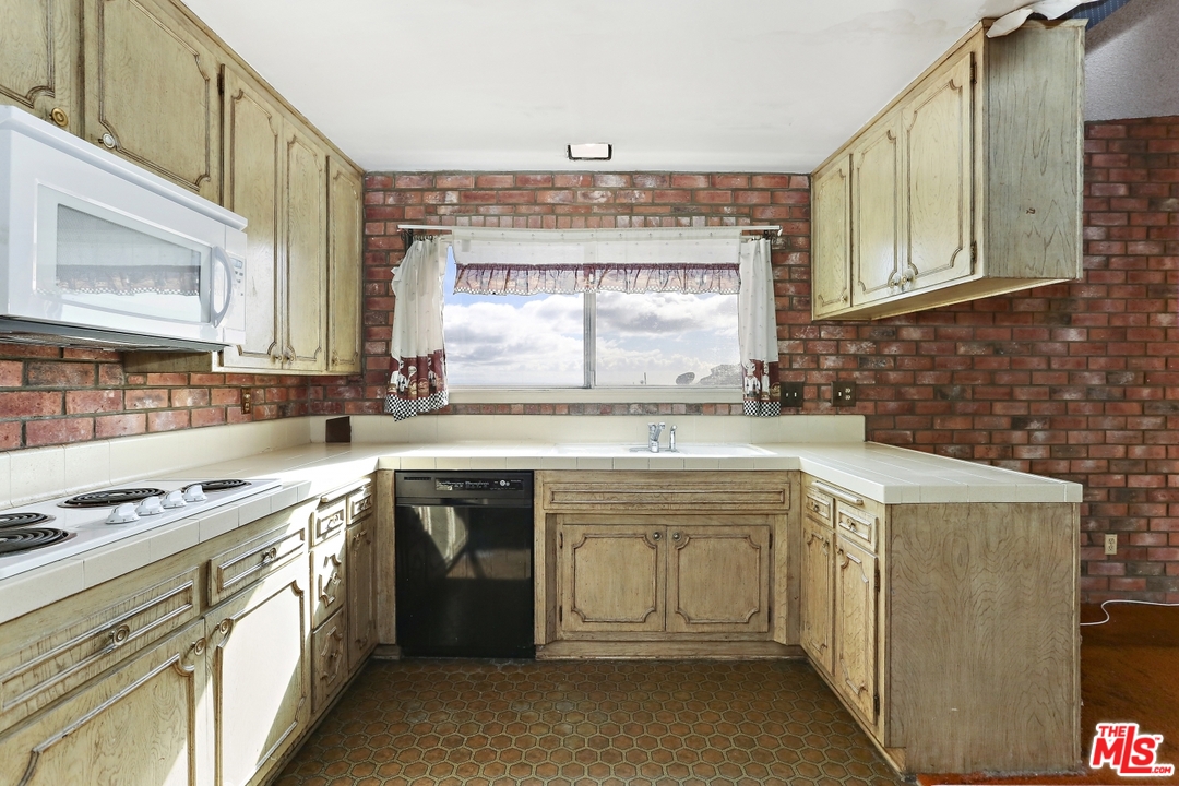 3703 Castlerock Road Malibu, CA 90265 - Photo 8 of 19 Gallery Image 8