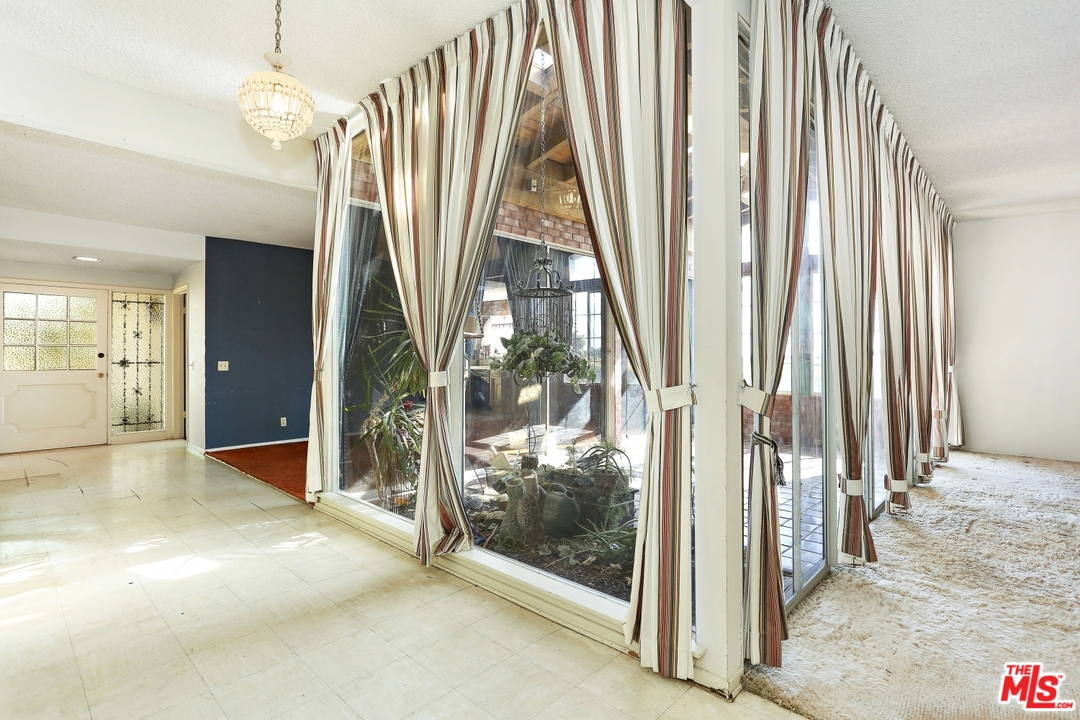 3703 Castlerock Road Malibu, CA 90265 - Photo 10 of 19 Gallery Image 10