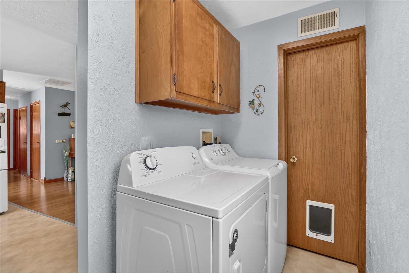 1204 West Violet Street Freeport, IL 61032 - Photo 22 of 36 a utility room with dryer and washer