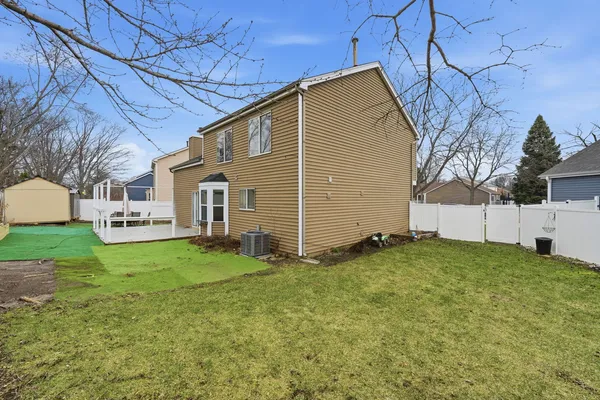 a view of a house with backyard