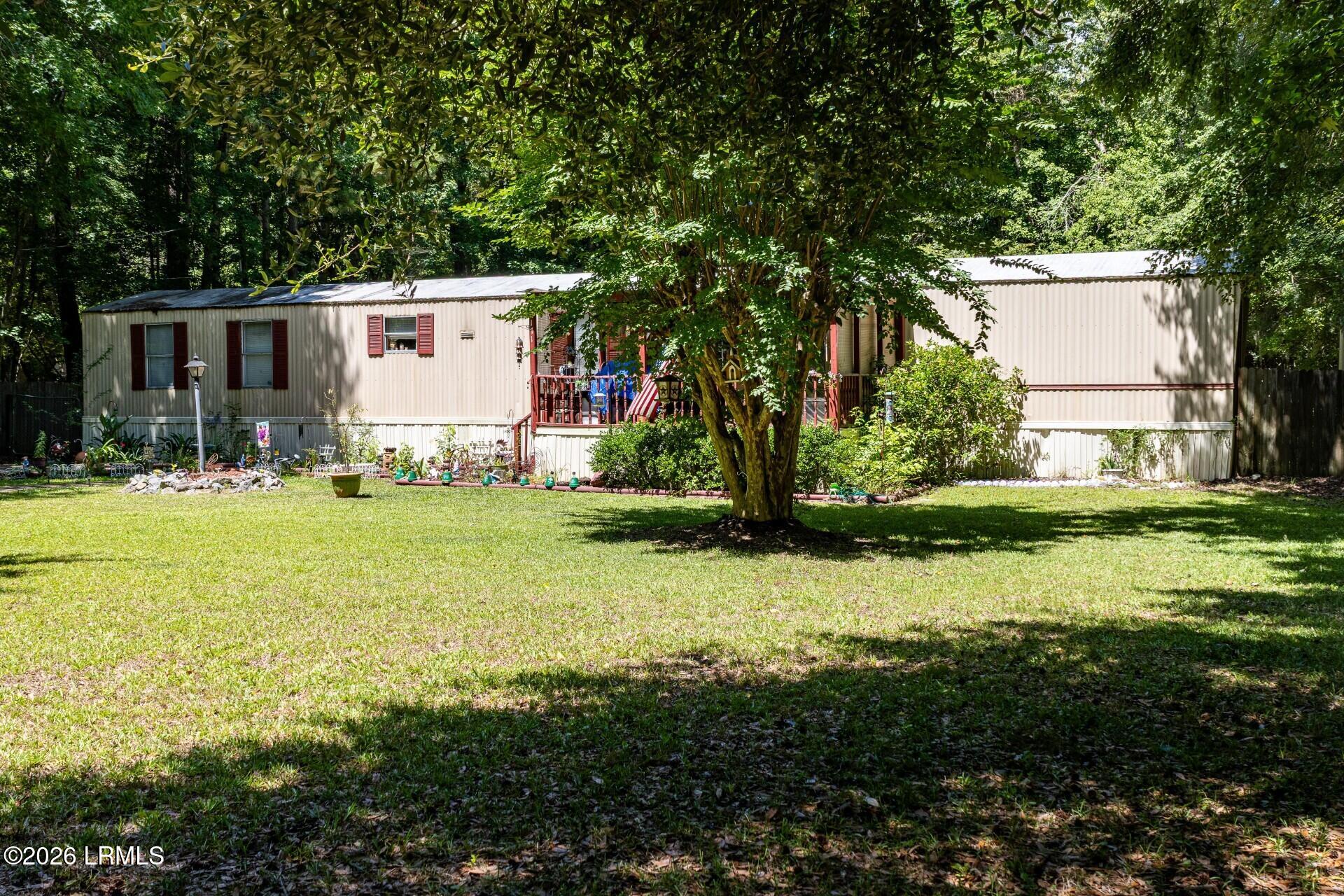 171 Stanley Road Beaufort, SC 29906 - Photo 4 of 28 d3cb8aa9-df7a-49f1-8908-2347243f624d