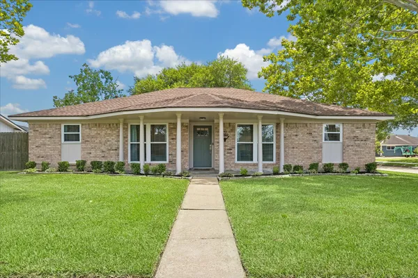 $340,000 | 1801 Lazy Creek Lane, Pearland, TX 77581