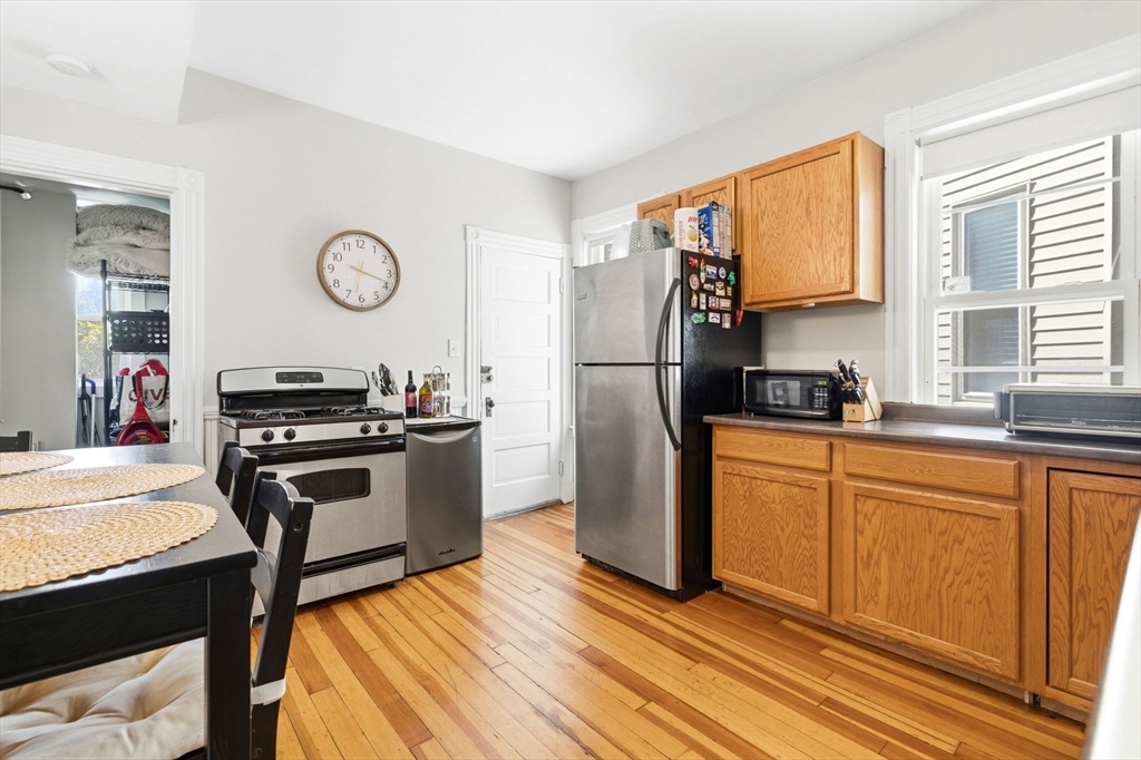 225 L Street, Unit 2 Boston, MA 02127 - Photo 10 of 12