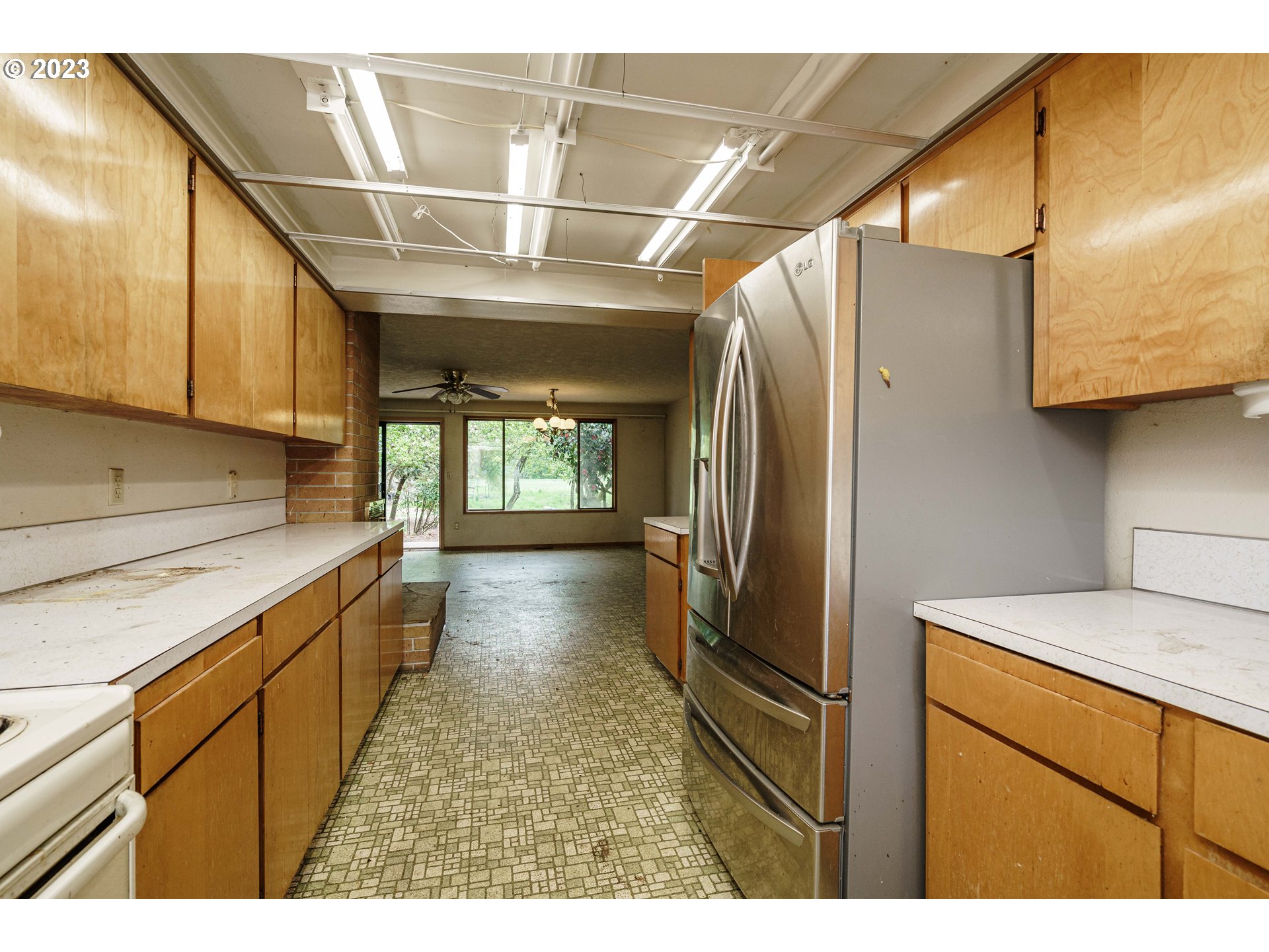 6300 Southwest Minter Bridge Road Hillsboro, OR 97123 - Photo 14 of 32 a kitchen with stainless steel appliances a refrigerator and a sink