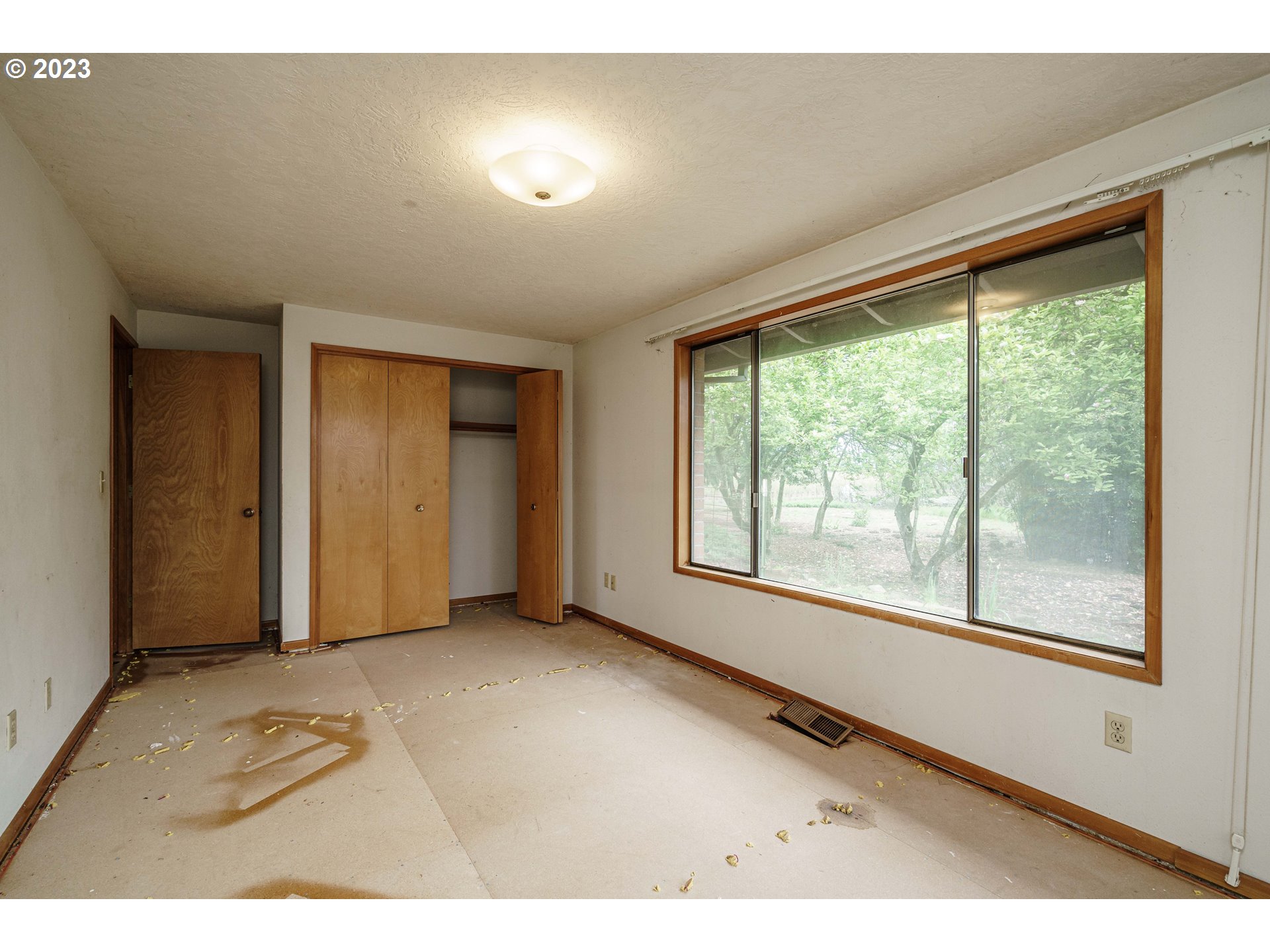 6300 Southwest Minter Bridge Road Hillsboro, OR 97123 - Photo 21 of 32 a view of an empty room and window