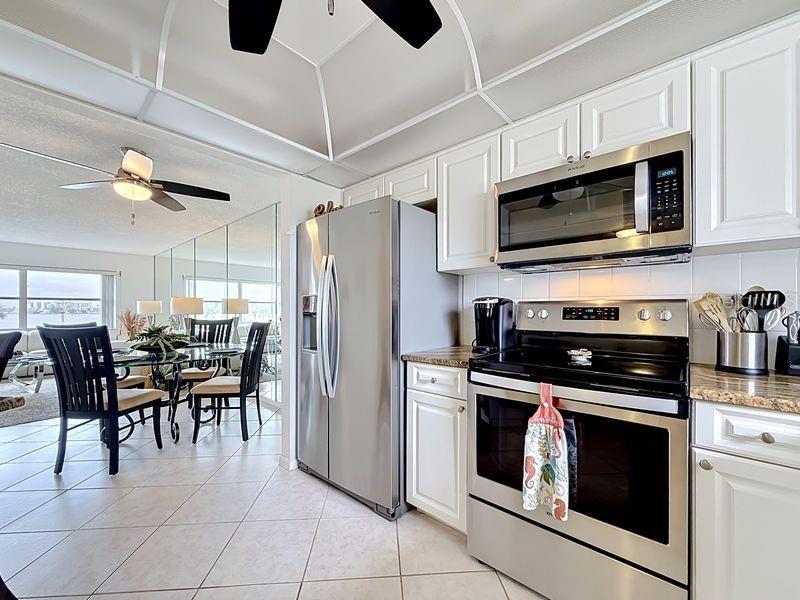 4550 Cove Circle, Unit 302 St. Petersburg, FL 33708 - Photo 8 of 55