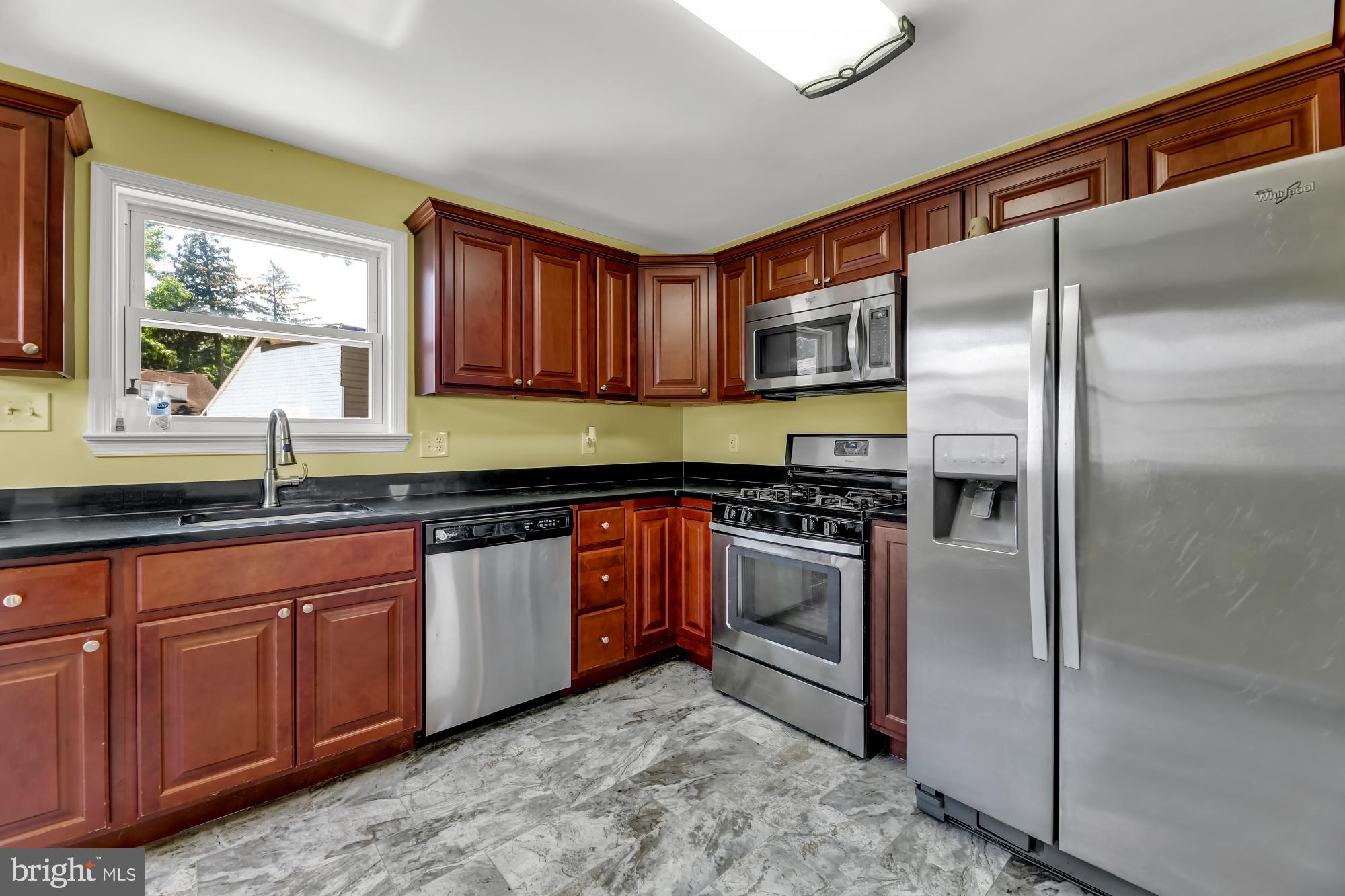 329 Poplar Road Baltimore, MD 21221 - Photo 8 of 30